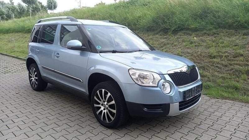 Blau Gebraucht 2013 Skoda Yeti Active SUV | 8.250 € (Teuer) - Bild 1/4