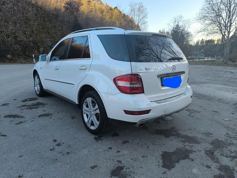 Gebraucht Mercedes ML300 204 PS (150 kW) 2010 Weiß SUV