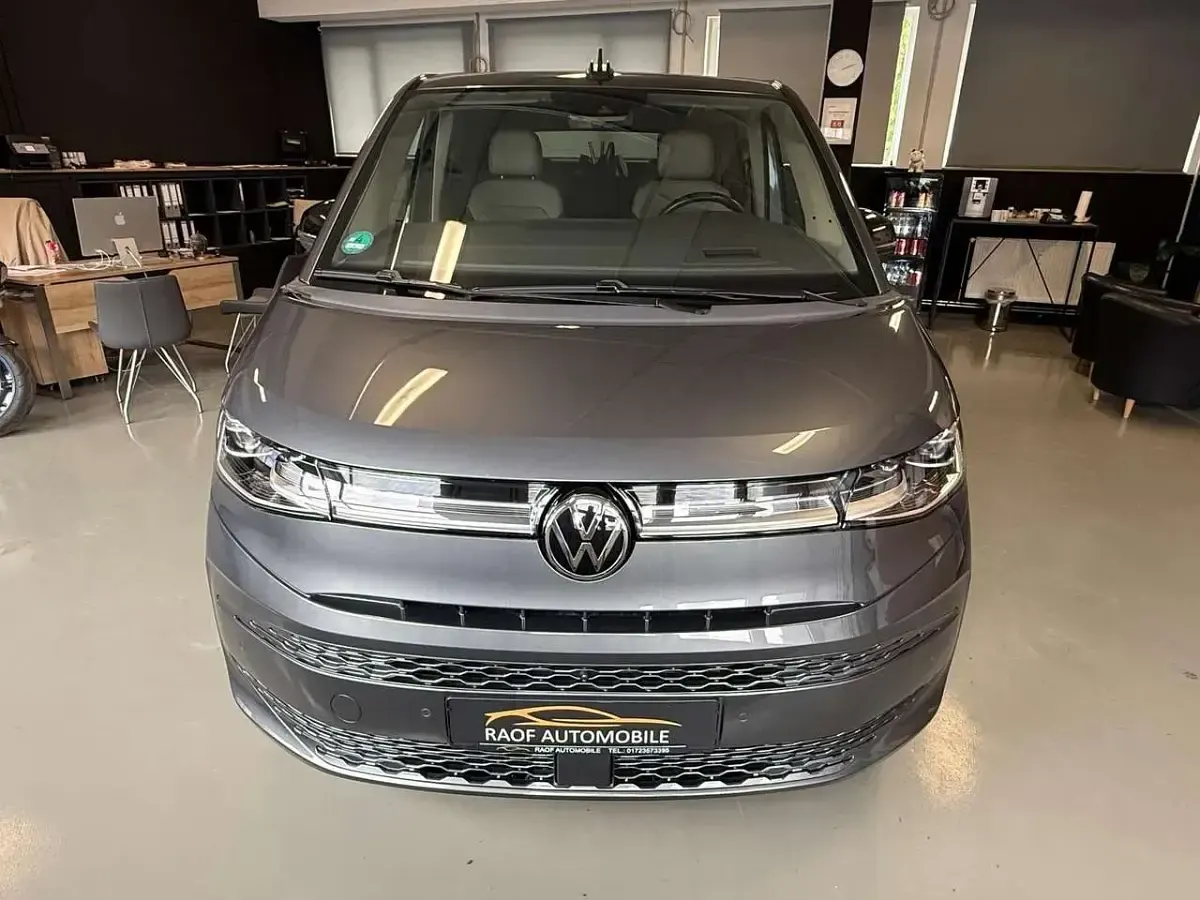 Gebraucht VW Multivan Style 150 PS (110 kW) 2021 Indiumgrau metallic Van / Kleinbus