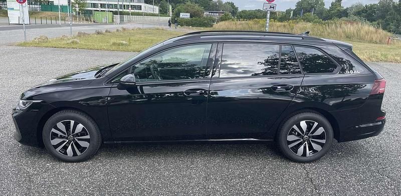 Gebraucht VW Golf VIII IQ Drive 150 PS (110 kW) 2025 Schwarz Kombi