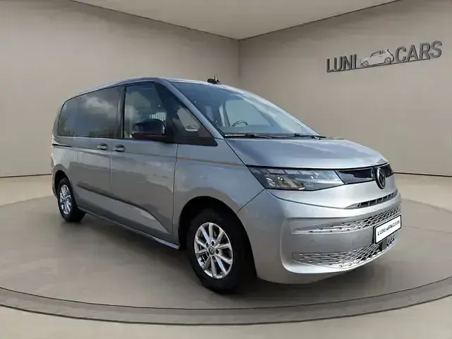 Używany VW Multivan 136 KM (100 kW) 2022 Szary Minivan