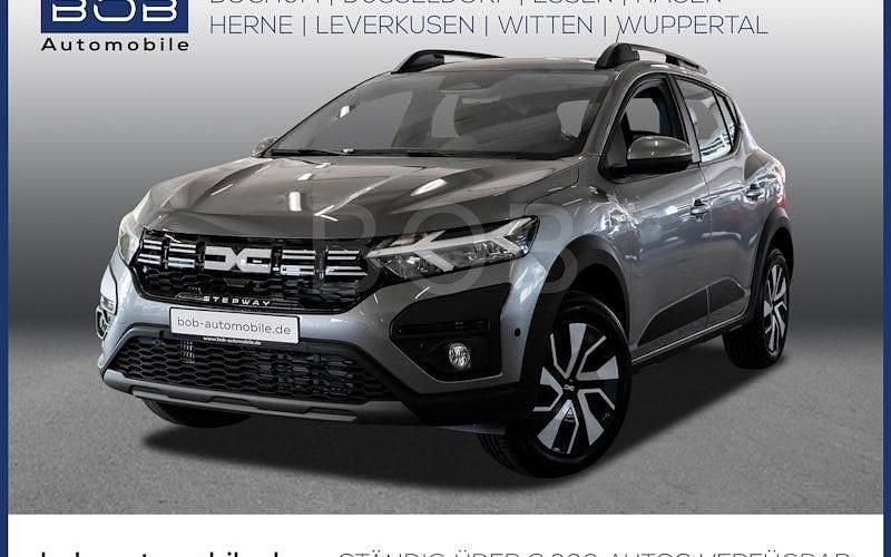 Dolomitgrau (grau) Gebraucht 2025 Dacia Sandero Expression Kleinwagen | 17.333 € (Guter Preis) - Bild 1/4