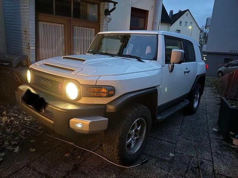 Weiß Gebraucht 2013 Toyota FJ Cruiser SUV | 34.950 € - Bild 1/4