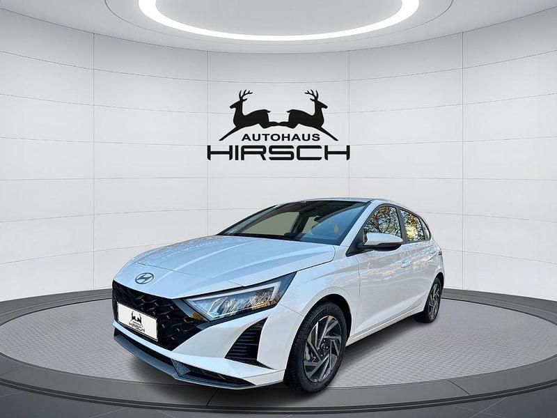Weiß Neu 2025 Hyundai i20 Trend Limousine | 22.990 € (Etwas zu teuer) - Bild 1/4