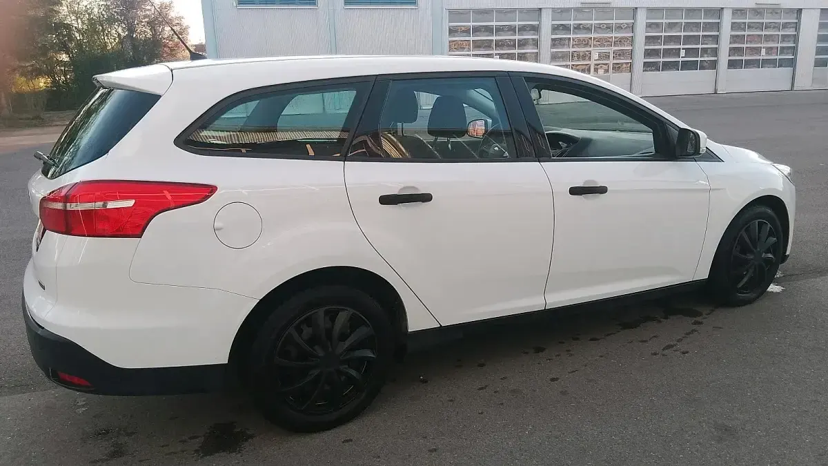 Używany Ford Focus 101 KM (74 kW) 2015 Biały Kombi