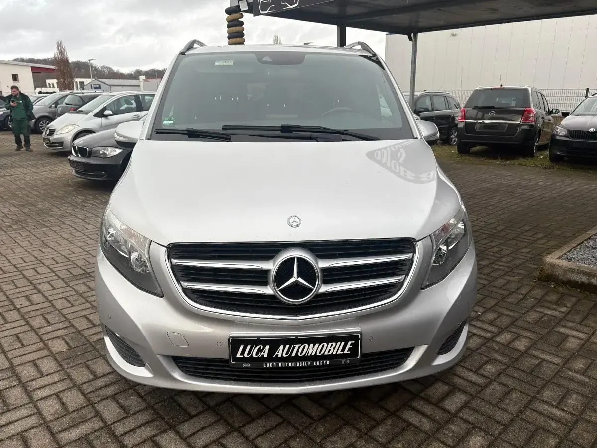 Gebraucht Mercedes V220 Edition 163 PS (119 kW) 2014 Silber Van / Kleinbus