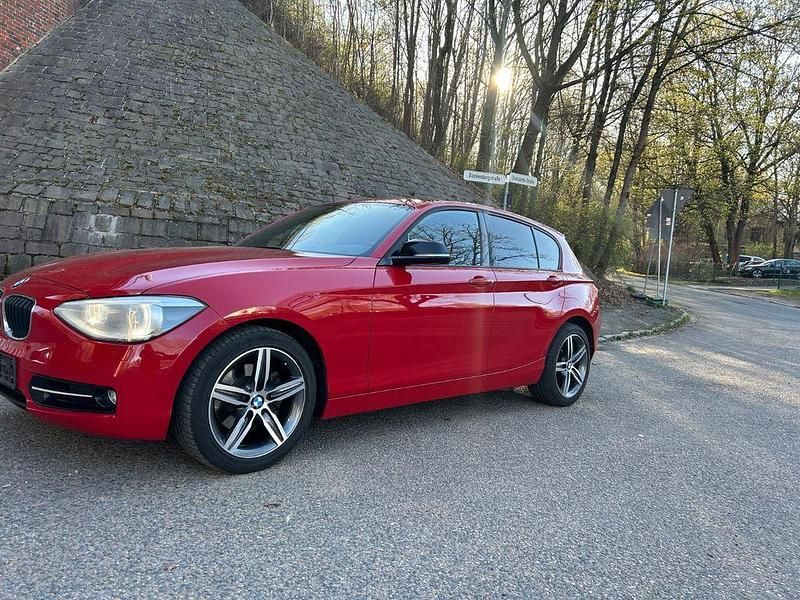 Gebraucht BMW 118 Comfort Edition 170 PS (125 kW) 2012 Rot Kleinwagen