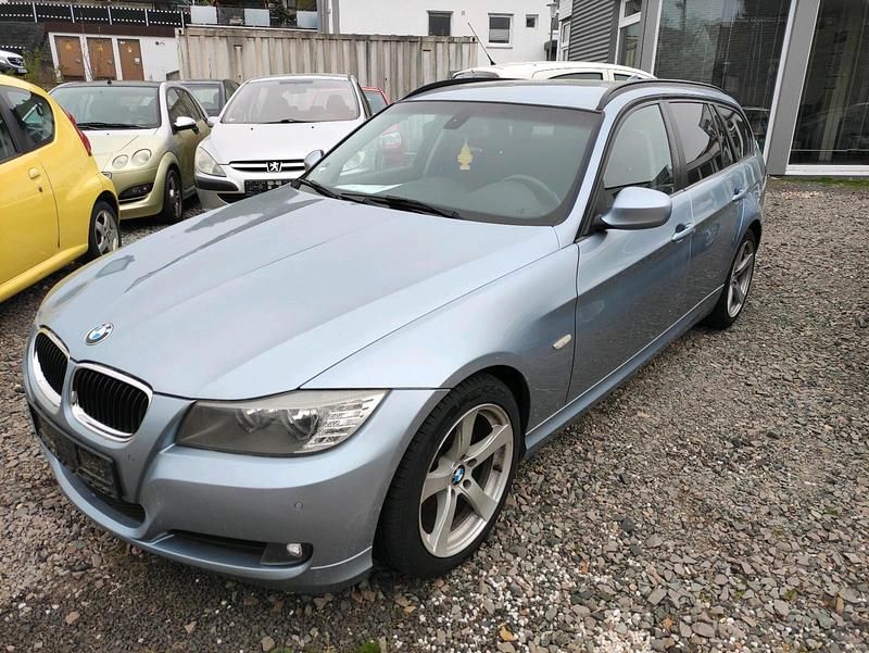 Gebraucht BMW 318 143 PS (105 kW) 2010 Blau Kombi