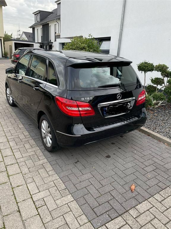 Gebraucht Mercedes B180 Edition 122 PS (89 kW) 2014 Schwarz Van / Kleinbus