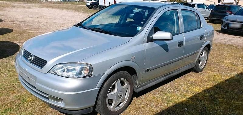 Gebraucht Opel Astra 101 PS (74 kW) 1999 Silber Limousine