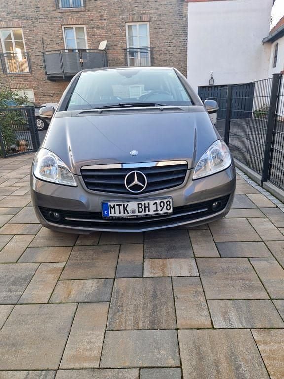 Grau Gebraucht 2009 Mercedes A180 Edition Van / Kleinbus | 2.300 € (Superpreis) - Bild 1/4