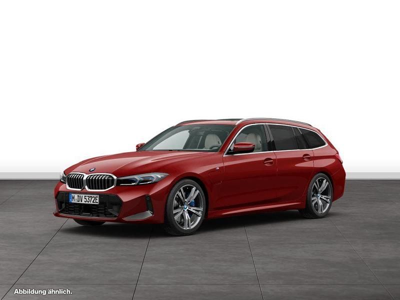 Melbourne rot metallic Gebraucht 2024 BMW 330e Comfort Edition Kombi | 50.994 € (Teuer) - Bild 1/4