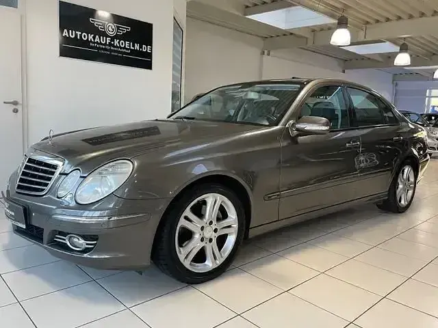 Używany Mercedes E300 Avantgarde 211 KM (155 kW) 2008 Szary Sedan/Limuzyna