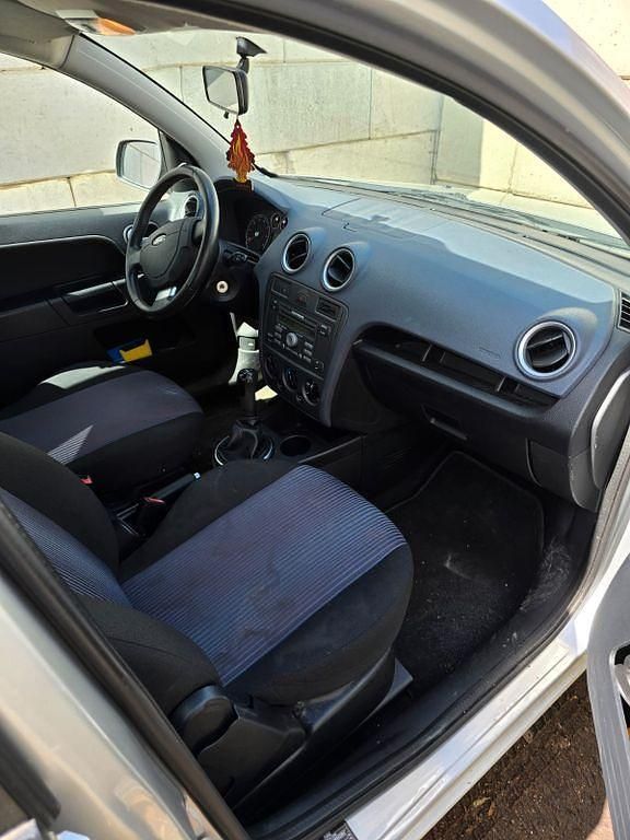 Gebraucht Ford Fusion Trend 80 PS (58 kW) 2011 Silber Kleinwagen