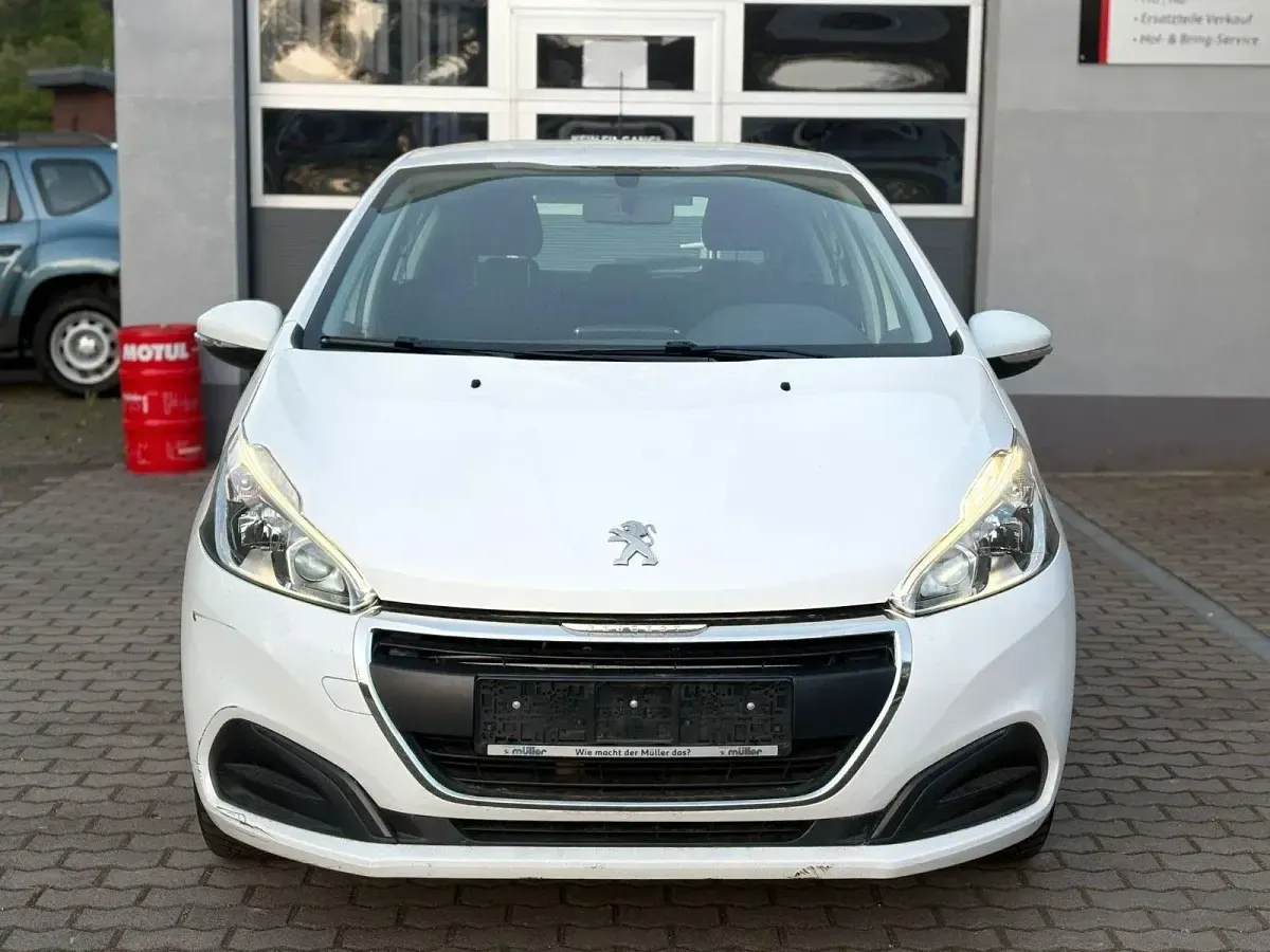 Gebraucht Peugeot 208 Active 68 PS (50 kW) 2019 Weiß Kleinwagen