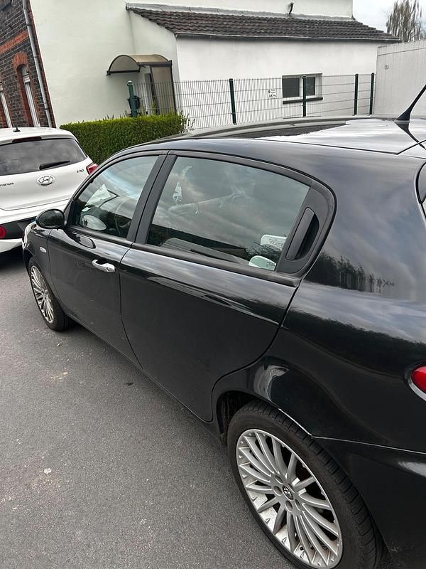 Gebraucht Alfa Romeo 147 101 PS (74 kW) 2009 Schwarz Kleinwagen