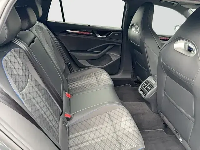 Gebraucht VW Passat R-line 177 PS (130 kW) 2024 Grau Kombi