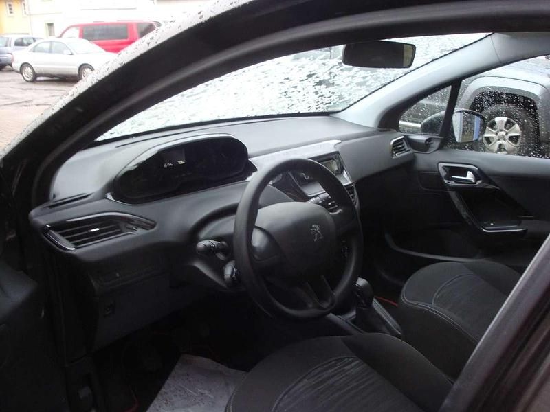 Gebraucht Peugeot 208 Active 68 PS (50 kW) 2012 Violett Kleinwagen