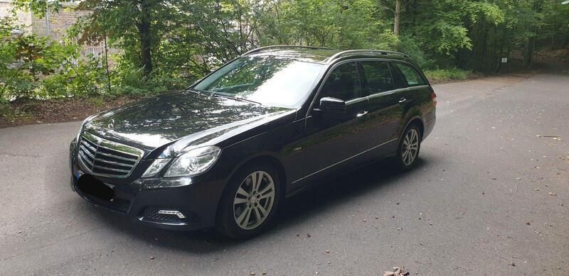 Schwarz Gebraucht 2011 Mercedes E350 Avantgarde Kombi | 14.000 € (Etwas zu teuer) - Bild 1/4