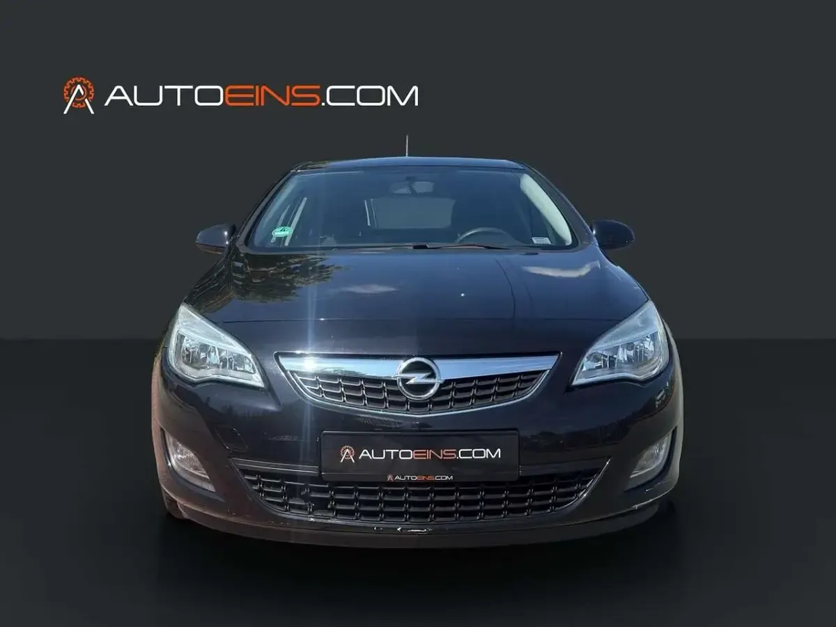 Gebraucht Opel Astra Selection 101 PS (74 kW) 2011 Schwarz Limousine