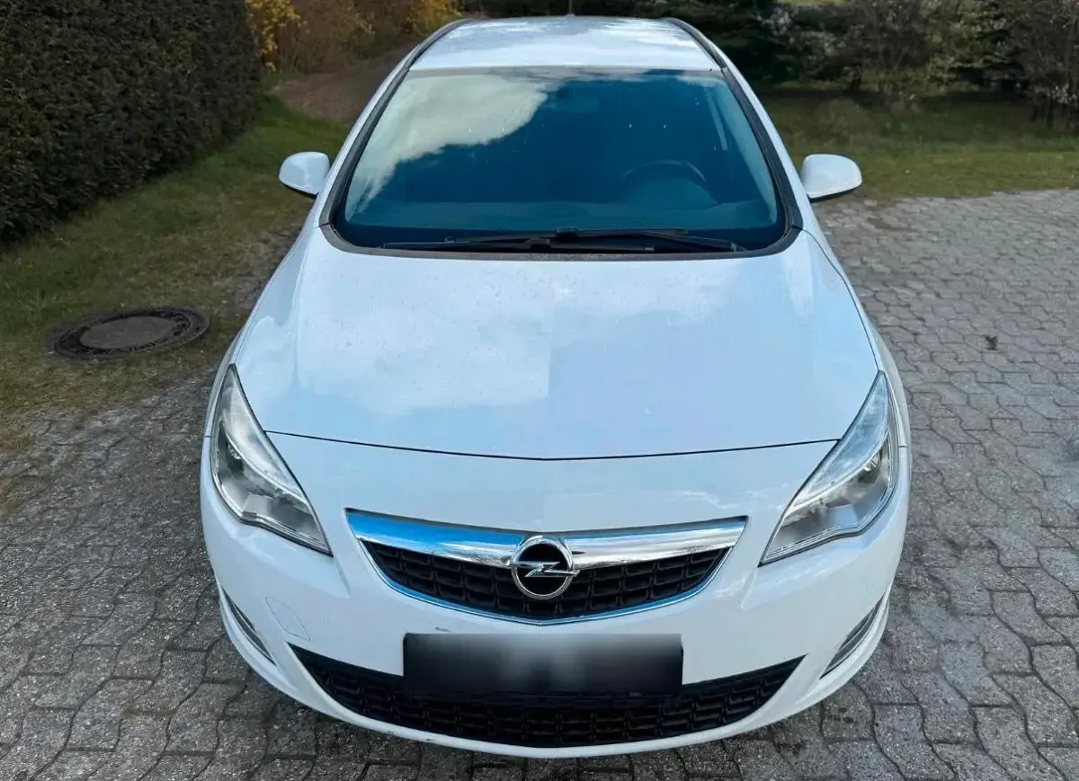 Gebraucht Opel Astra 125 PS (91 kW) 2011 Weiß Kombi