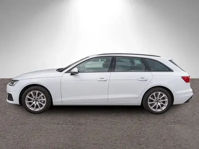 Gebraucht Audi A4 Sport 204 PS (150 kW) 2023 Gletscherweiß metallic Kombi