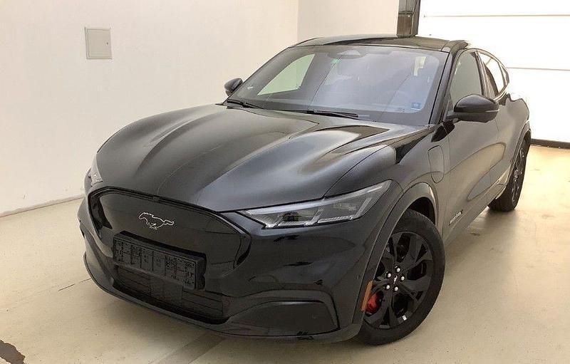Schwarz Gebraucht 2024 Ford Mustang Mach-E Premium SUV | 42.990 € (Superpreis) - Bild 1/4