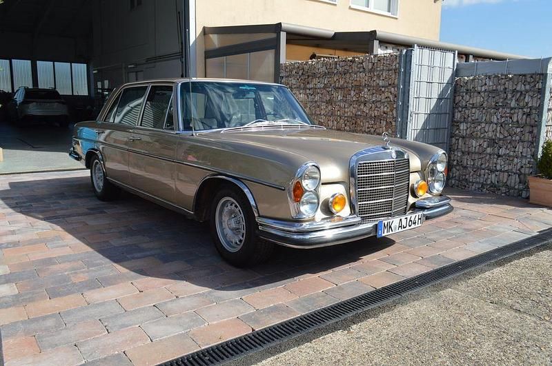 Gebraucht Mercedes 280 209 PS (153 kW) 1973 Gold Limousine
