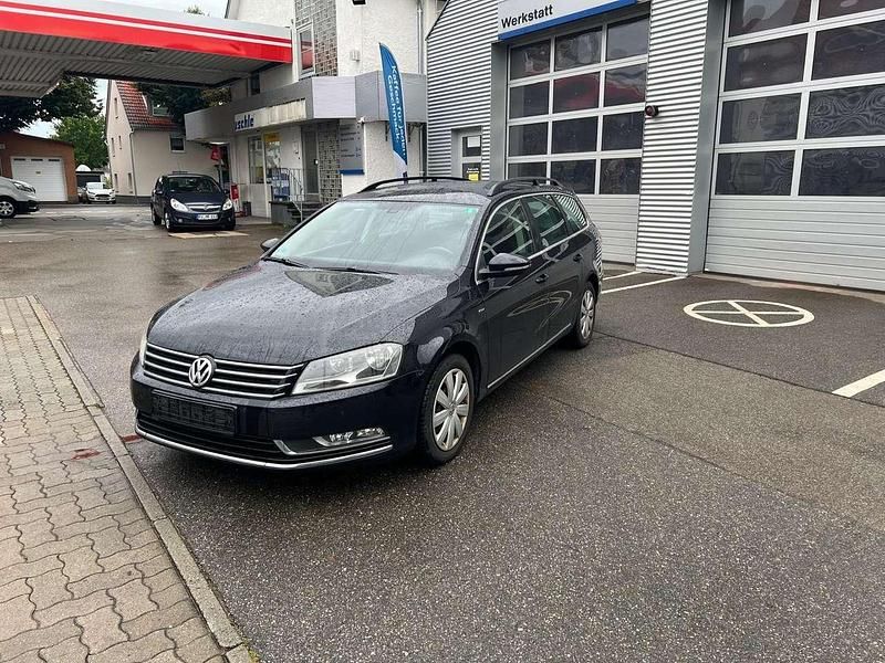 Gebraucht VW Passat Comfortline 105 PS (77 kW) 2012 Deep black perleffekt Kombi