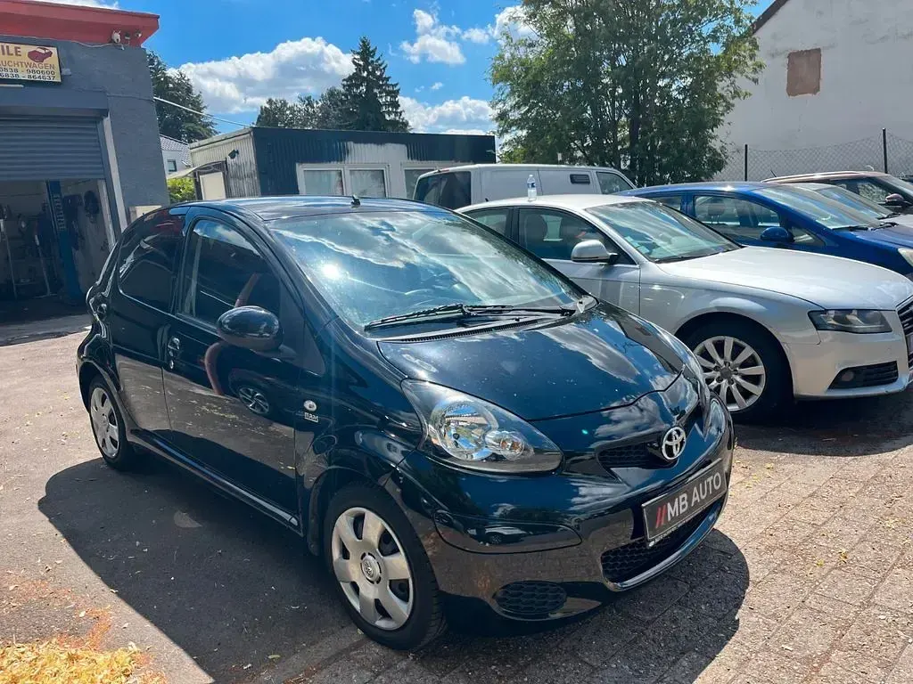 Gebraucht Toyota Aygo 68 PS (50 kW) 2012 Schwarz Kleinwagen