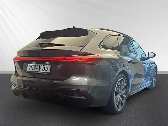 Gebraucht Audi A5 Ambiente 204 PS (150 kW) 2024 Grau (daytonagrau perleffekt) Coupé