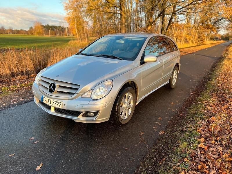 Silber Gebraucht 2006 Mercedes R320 Van / Kleinbus | 4.000 € (Etwas zu teuer) - Bild 1/4