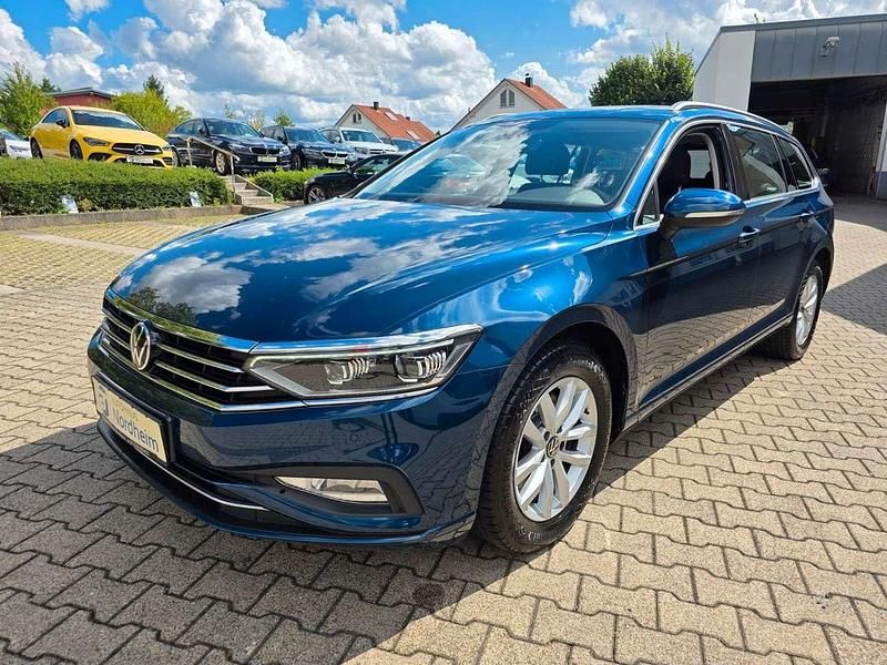 Aquamarinblau metallic Gebraucht 2021 VW Passat Kombi | 19.990 € (Fairer Preis) - Bild 1/4