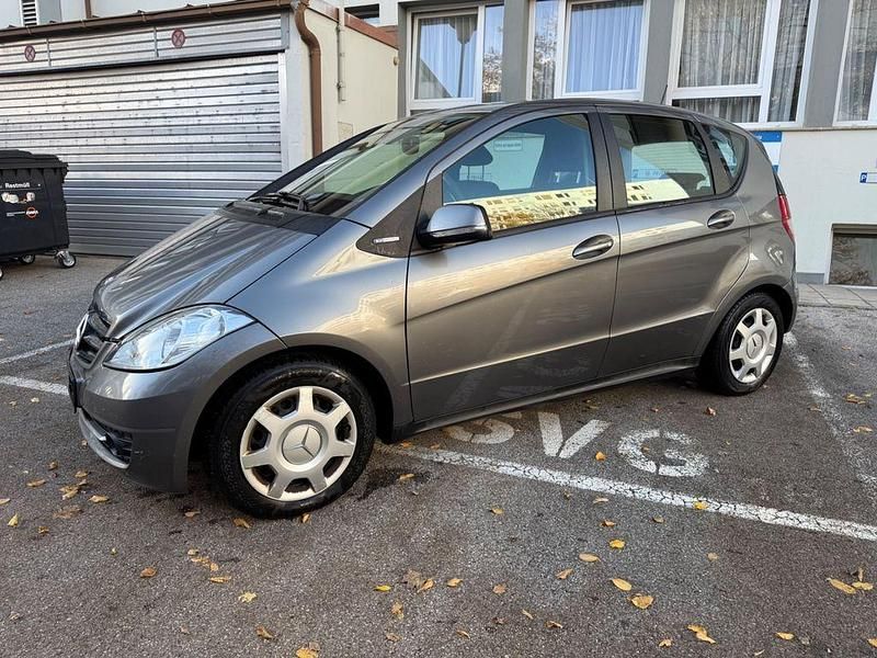 Grau Gebraucht 2012 Mercedes A160 Limousine | 3.250 € (Fairer Preis) - Bild 1/4