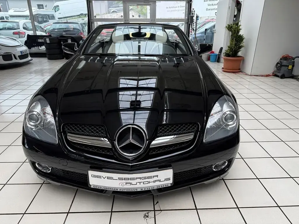 Gebraucht Mercedes SLK200 2LOOK Edition 184 PS (135 kW) 2010 Schwarz/baltic black Cabrio
