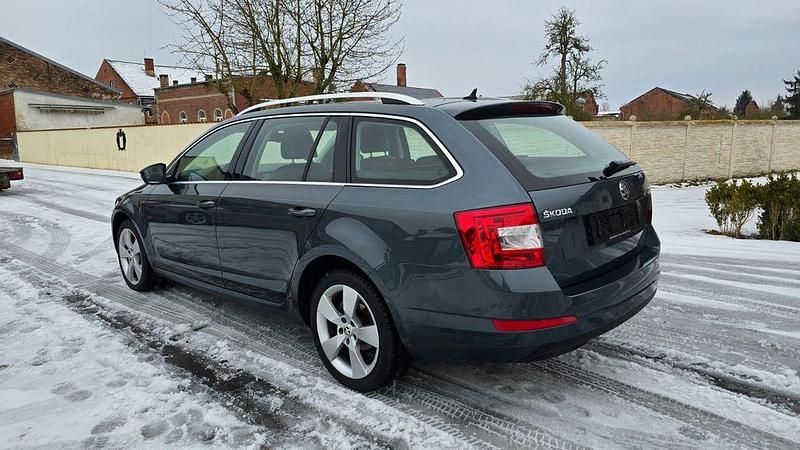 Gebraucht Skoda Octavia Elegance 150 PS (110 kW) 2015 Grau Kleinwagen