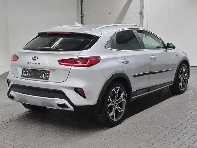 Gebraucht Kia XCeed Vision 140 PS (102 kW) 2021 Sparklingsilbermet. SUV