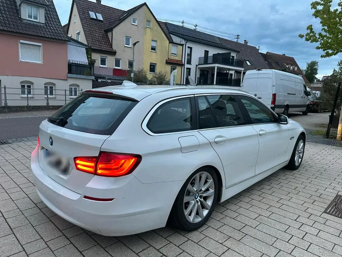 Gebraucht BMW 520 184 PS (135 kW) 2011 Weiß Kombi