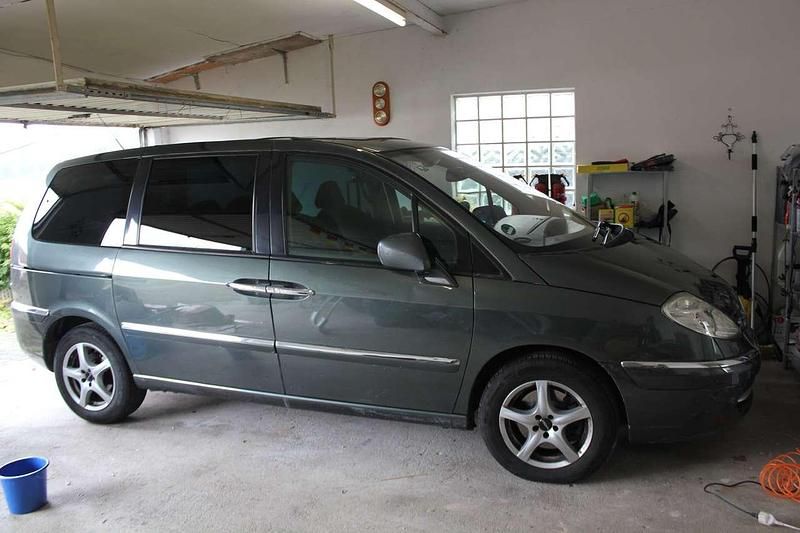 Grün Gebraucht 2010 Citroën C8 Exclusive Van / Kleinbus | 3.350 € (Fairer Preis) - Bild 1/4