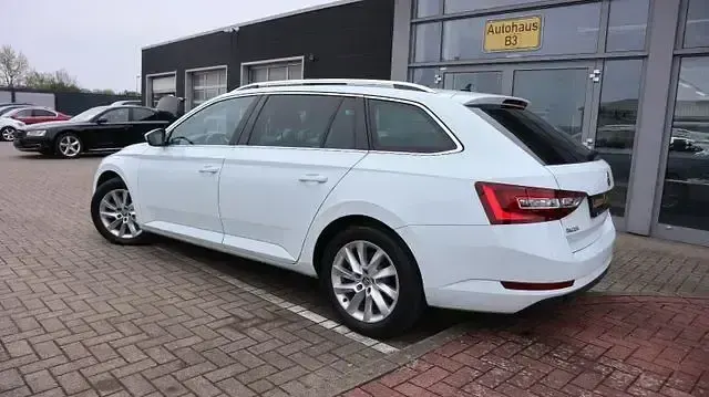 Gebraucht Skoda Superb Style 150 PS (110 kW) 2017 Weiß Kombi