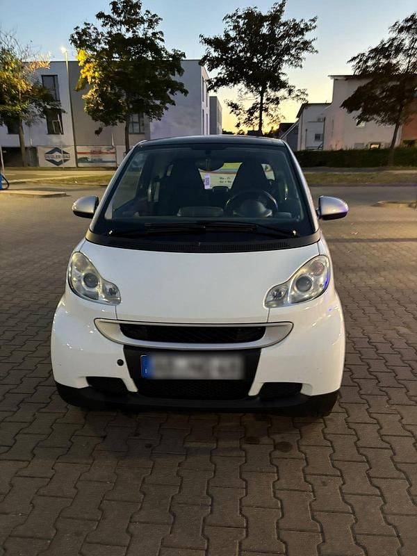 Weiß Gebraucht 2010 Smart ForTwo Coupé Coupé | 4.000 € (Fairer Preis) - Bild 1/4