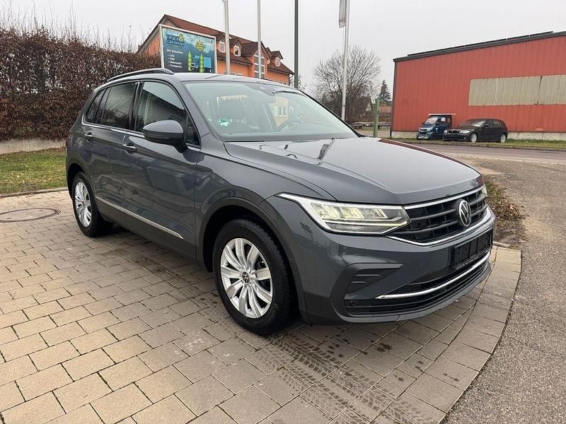 Grau Gebraucht 2021 VW Tiguan Life SUV | 18.499 € (Fairer Preis) - Bild 1/4