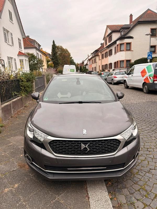 Grau Gebraucht 2017 DS Automobiles DS4 Limousine | 11.900 € (Fairer Preis) - Bild 1/4