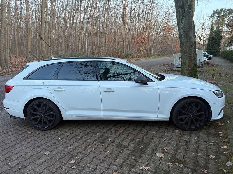Weiß Gebraucht 2017 Audi A4 Kombi | 13.900 € (Guter Preis) - Bild 1/4