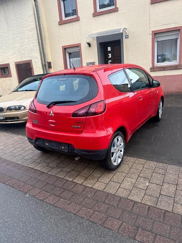 Gebraucht Mitsubishi Colt 75 PS (55 kW) 2011 Rot Kleinwagen
