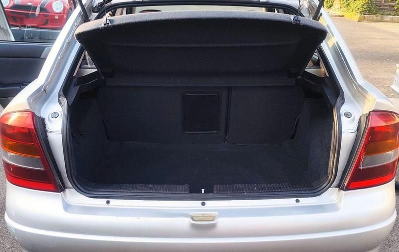 Silber Gebraucht 2003 Opel Astra Limousine | 1.500 € (Fairer Preis) - Bild 1/4
