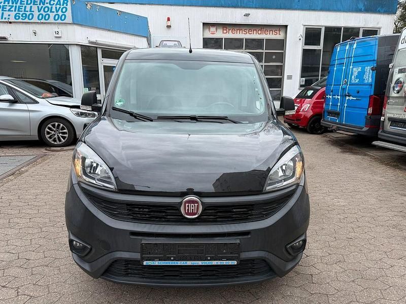 Gebraucht Fiat Doblò 101 PS (74 kW) 2018 Schwarz Van / Kleinbus