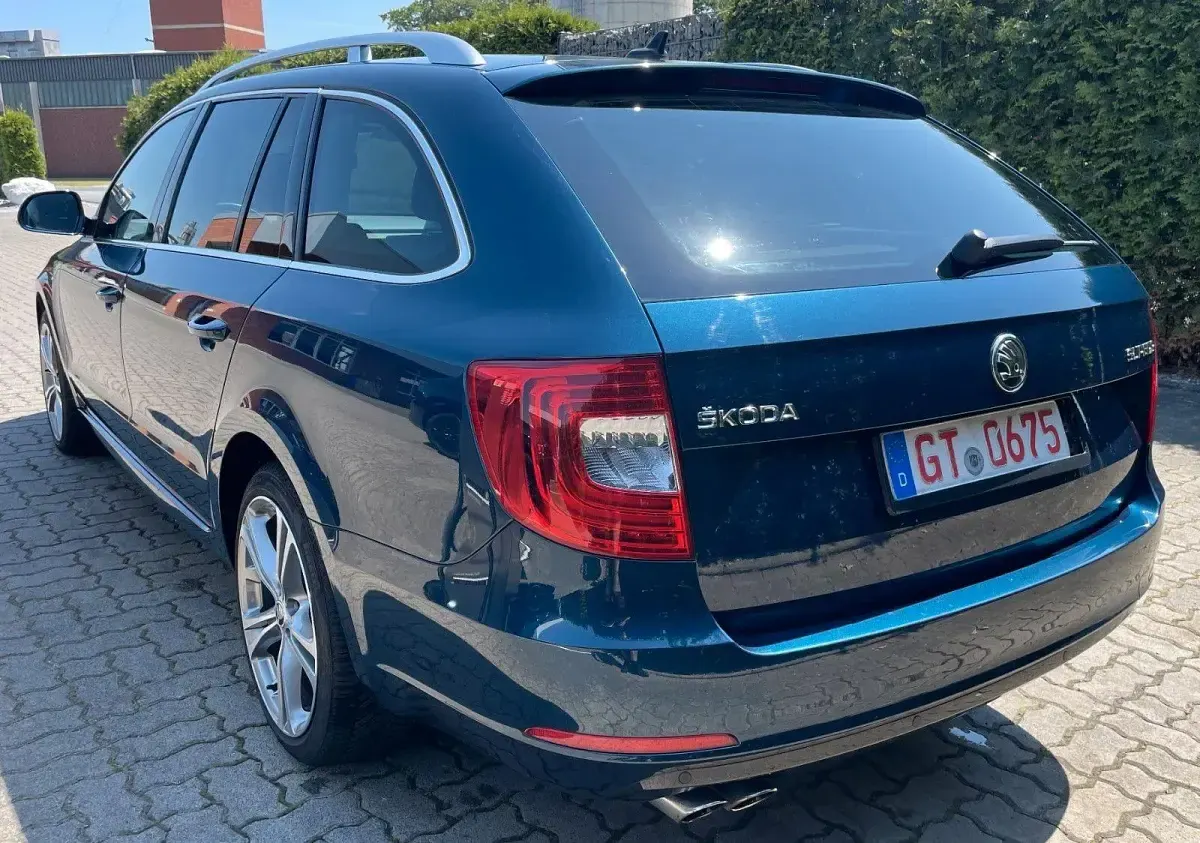 Gebraucht Skoda Superb Ambition 160 PS (117 kW) 2014 Blau Kombi