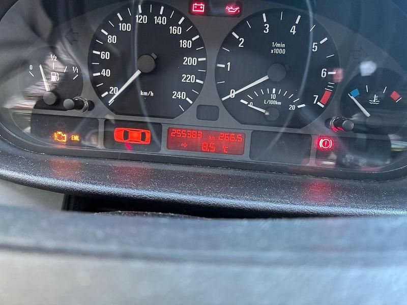 Second-hand BMW 316 116 CP (85 kW) 2004 Negru Berlinǎ