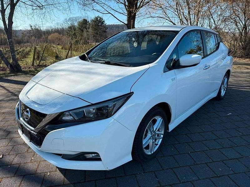 Gebraucht Nissan Leaf Acenta 110 kW (150 PS) 2021 Weiß Kleinwagen
